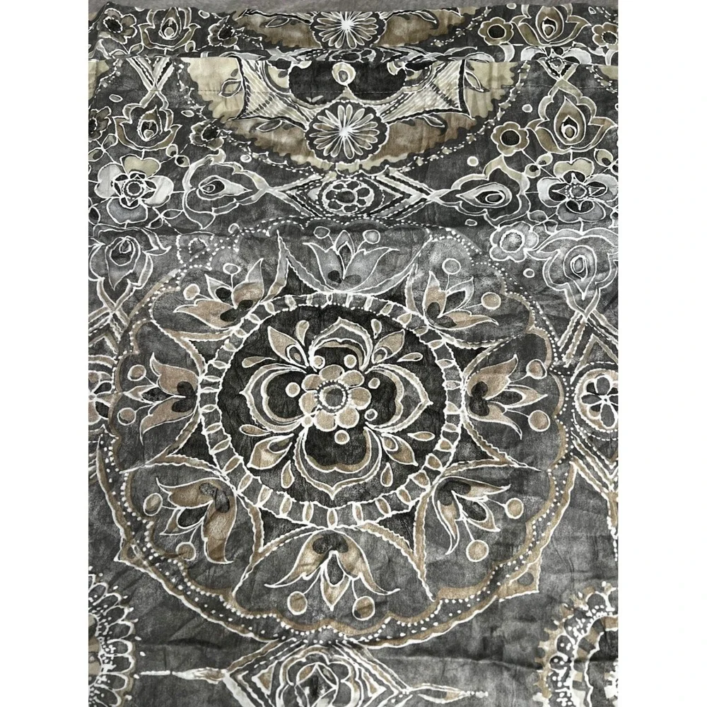Pottery Barn King Pillow‎ case Medallion Print 100 Cotton Gray White